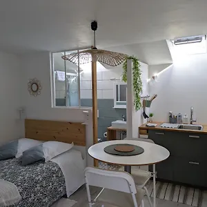 https://studio-le-refuge.hotels-rhonealpes.com